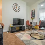 Stylish Suite With Free Parking