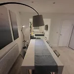 New 4 Bedrm House! Parking. 10Min To City / Etihad