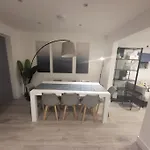 New 4 Bedrm House! Parking. 10Min To City / Etihad