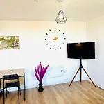Albert Inn Apartments
