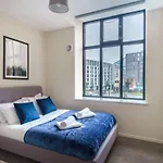 Bright 2 Bedroom Apartment In Central Manchester