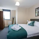 Contemporary 2 Bedroom Apartment Manchester