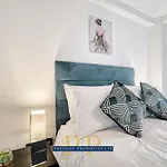 The Middlewood Plaza Suite - By Parydise Properties - Business Or Leisure Stays, Central Location, Sleeps 4, Salford