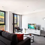 Modern 3 Bedroom Manchester Apartment