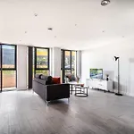Modern 3 Bedroom Manchester Apartment