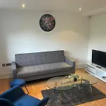 Spacious And Cosy Entire Flat