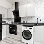 Spacious 3Br Home - Pool Table - Games - Sleeps 9