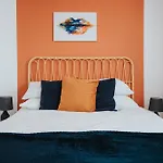 Hilltop House In Central Manchester - Free Parking