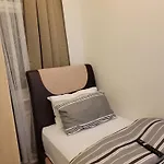 A Single Cosy Room In 4 Bedroom Property