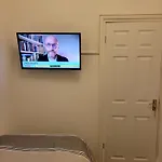 A Single Cosy Room In 4 Bedroom Property