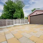 Entire Modern & Spacious 3Bdr Home In Manchester Right Next To Coop Live & Ethiad
