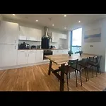 Penthouse Manchester With Balcony Views