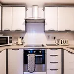 Manchester City Centre Apartment, Free Parking, Sleeps 6, Smart Tvs, Long Term Disc
