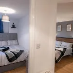 Manchester City Centre Apartment, Free Parking, Sleeps 6, Smart Tvs, Long Term Disc