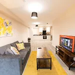 Fabulous 2 Bedroom Apartment In Machester