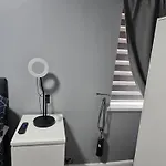 Manchester - House - Sleeps 6 - Parking - Garden