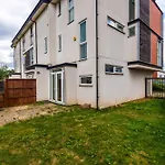 Townhouse 5Mins To City Centre And Etihad - Free Secure Parking