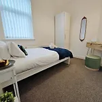 Central Manchester Modern 4 Bed House - Free Parking