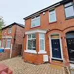 Central Manchester Modern 4 Bed House - Free Parking