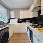 Central Manchester Modern 4 Bed House - Free Parking