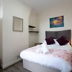 6 Bedroom House 10Min Drive From City Centre