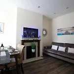 6 Bedroom House 10Min Drive From City Centre
