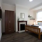 6 Bedroom House 10Min Drive From City Centre