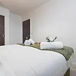 Modern Flat In Manchester By 53 Degrees Property, Ideal For Couples, 2 Bedrooms!