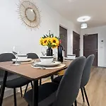 Modern Flat In Manchester By 53 Degrees Property, Ideal For Couples, 2 Bedrooms!