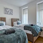 Pass The Keys Luxury Apartment In Center Manchester Parking