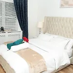 Mdz Luxe Stays-Sleeps 6