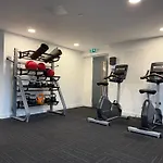 Stylish 1-Bed Apartment Near City Centre, Mediacityuk, Spinningfields, Old Trafford & Etihad, Sleeps 4, Netflix, Gym, Balcony, Nespresso Machine, Ideal For Professionals & Extended And Short Stays!