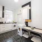 Urban Haven Hall Luxury Rooms Rusholme, Near City Centre Hospitals University