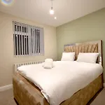 4-Bedroom Home Parking Garden & Porch