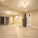 4-Bedroom Home Parking Garden & Porch
