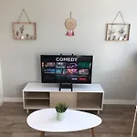 Prime Central-Luxury 1Br Apartment-Free Parking-Fast Wi-Fi