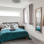 Exquisite 4 Bedroom 2 Bath Parking Etihad Stadium