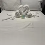 Beautiful 5 Bedroom Home Sleeps 12 People In Manchester