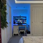 Private Bedroom In Unique Luxury House, Salford, Manchester