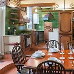 The Orange Room In A 6 Bedroom Victorian Shared House