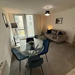 Escape To Modern 2Br Apartment In City Centre!