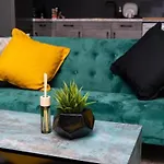 Opulent Skyline Stays