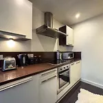 2Br Apartment - Manchester City Centre - Balcony