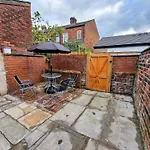 Cosy & Stylish 3-Bedroom Home Near Etihad Stadium & Coop Live Arena, Perfect For 8 Guests