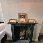 City Centre Hidden Gem Sleeps 22 By City Superhost