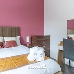 Modern 5-Bed Haven Near Manchester City Centre