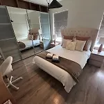 Stylish Interior Cosy Haven - On-Street Parking