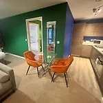 Beehosting Adelphi Wharf Apartments