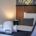 Modern City Centre Townhouse Sleeps 10 & Parking