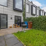 Large Townhouse 5 Beds With Two Parking Spaces - Manchester City Centre